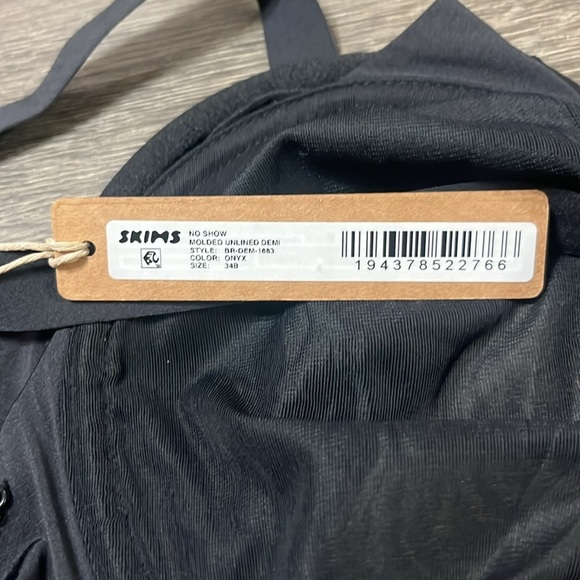 *NWT* SKIMS No-Show Molded Unlined Demi bra - Onyx - Picture 7 of 7